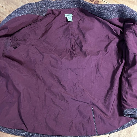 L.L. Bean medium wool nylon silk blazer. In excellent condition. Burgundy color - Picture 5 of 11